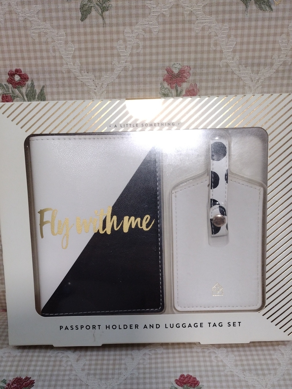 Passport Holder and Luggage Tag Set - White & Black